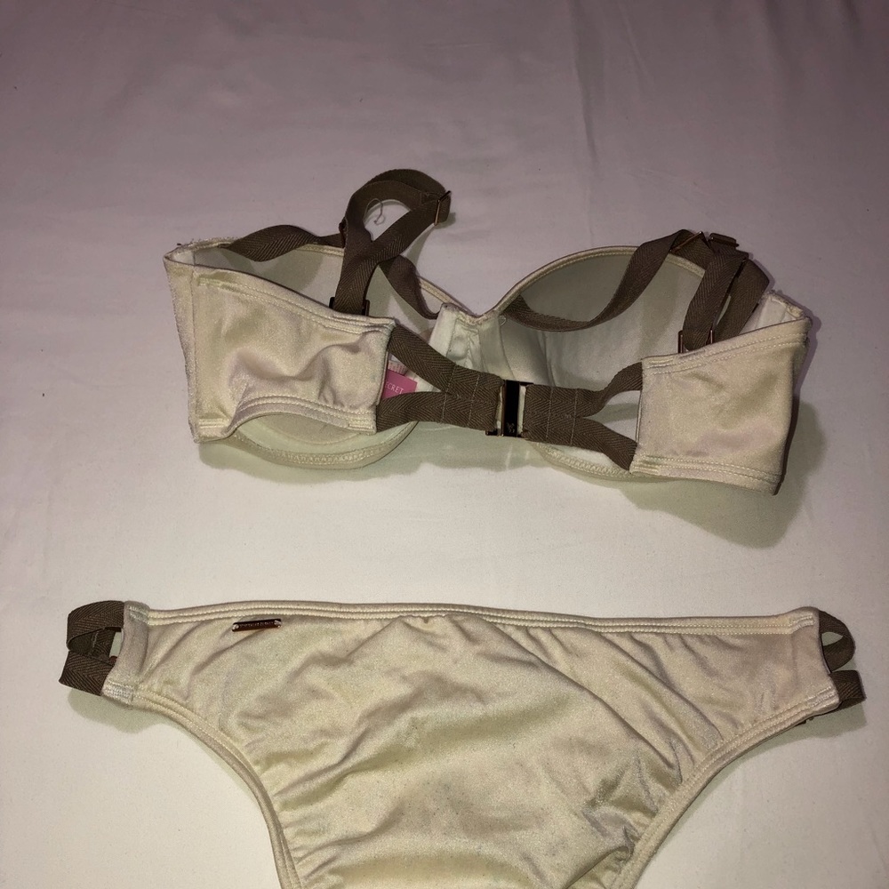 Bikini - Picture 2 of 2